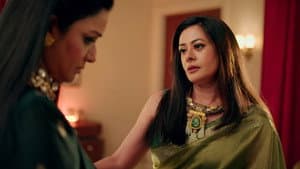 Aish Blackmails Neetu