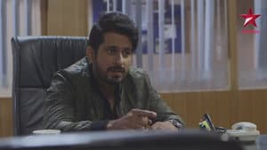 Shekhar Tries To Console Nisha
