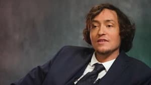This charisma coach teaches Guillaume how to become charismatic.