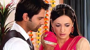 Khushi Gets a Kiss Challenge From Arnav