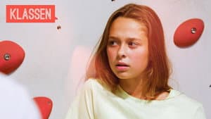 Is Mia changing school?