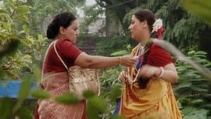 Meenakshi Gets Robbed