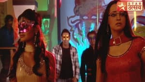 Gunjan Dances at the Party