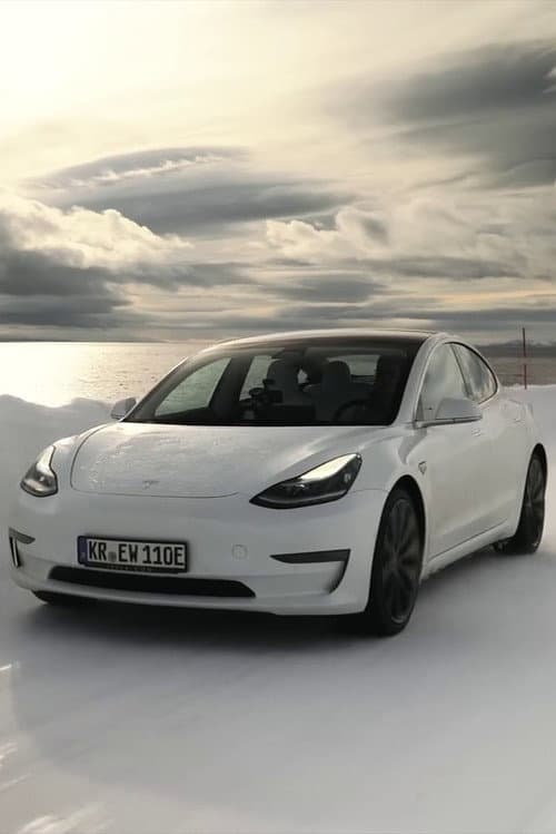 Tesla Model 3 vs. Diesel-SUV vs. Nordkap im Winter! poster