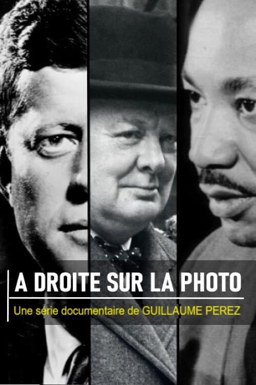 À droite sur la photo (2020) poster