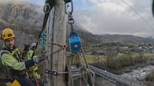 Heavy Lift, Tight Clearance