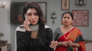 Amruta tries to meet Virat