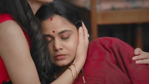 Amruta gets a job in Delhi