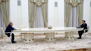 Putin - Macron: the final table